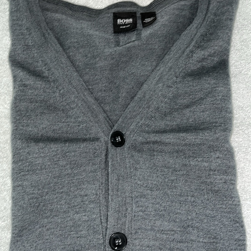 Hugo Boss 100% Wool Cardigan Sweater Size XXL slim fit. Very Good Used condition